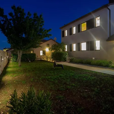 Mit Privatpool Fuer 10 Personen Ca 200 Qm In Fazana-surida, Istrien Istrische Riviera *