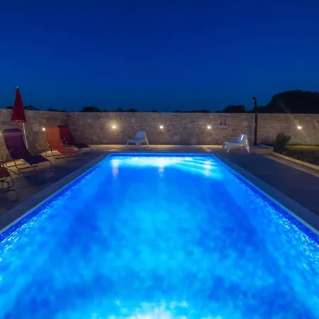 Mit Privatpool Fuer 10 Personen Ca 200 Qm In Fazana-surida, Istrien Istrische Riviera * Valbandon