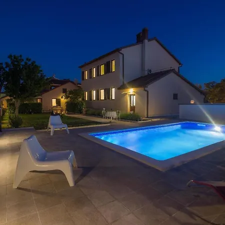 Mit Privatpool Fuer 10 Personen Ca 200 Qm In Fazana-surida, Istrien Istrische Riviera