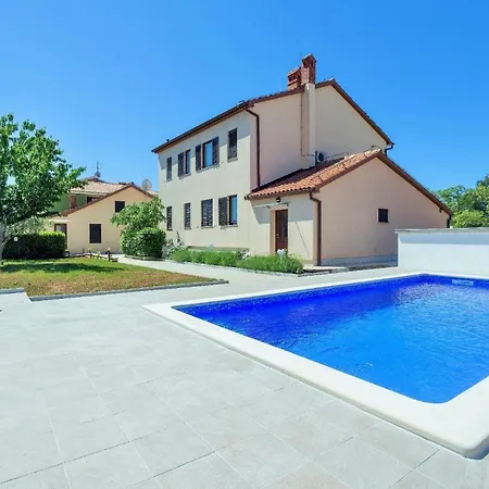 Mit Privatpool Fuer 10 Personen Ca 200 Qm In Fazana-surida, Istrien Istrische Riviera Holiday home
